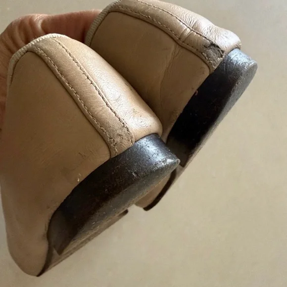 CHANEL Lambskin Beige and Black Flats - Picture 12 of 16
